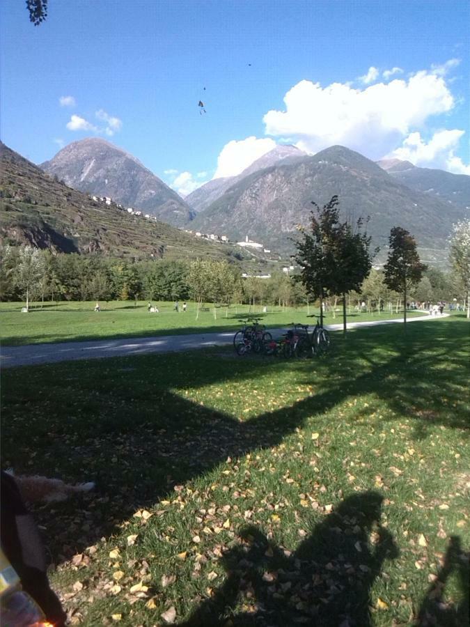 Dietro L'Angolo Sondrio Vila Exterior foto