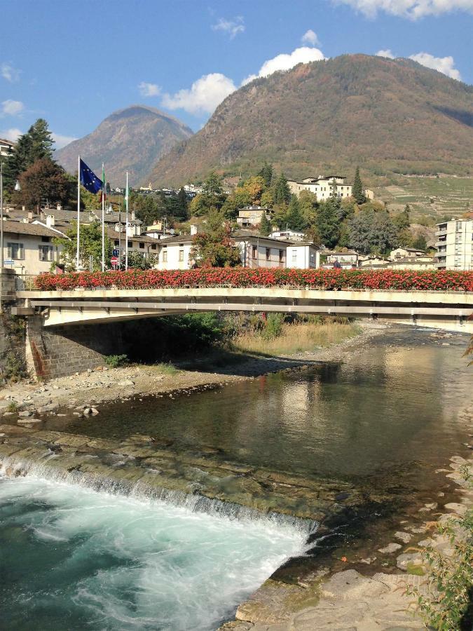 Dietro L'Angolo Sondrio Vila Exterior foto